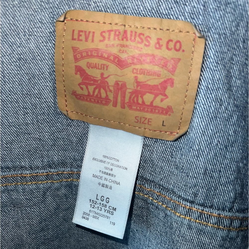 Levi’s dark wash jean jacket